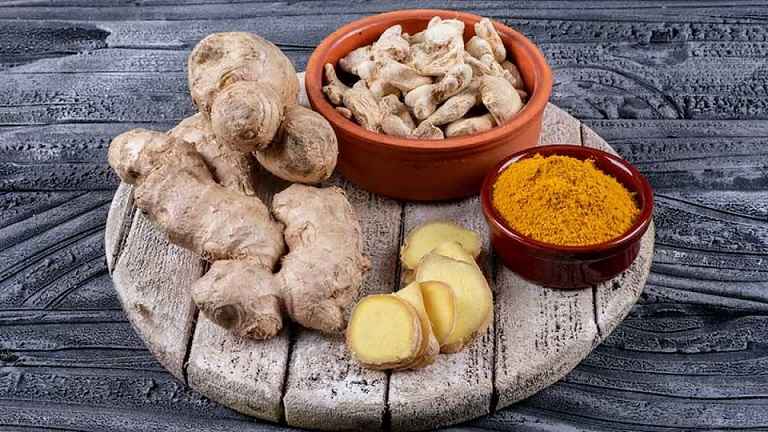 زنجبیل و زرد چوبه برای رقیق شدن خون